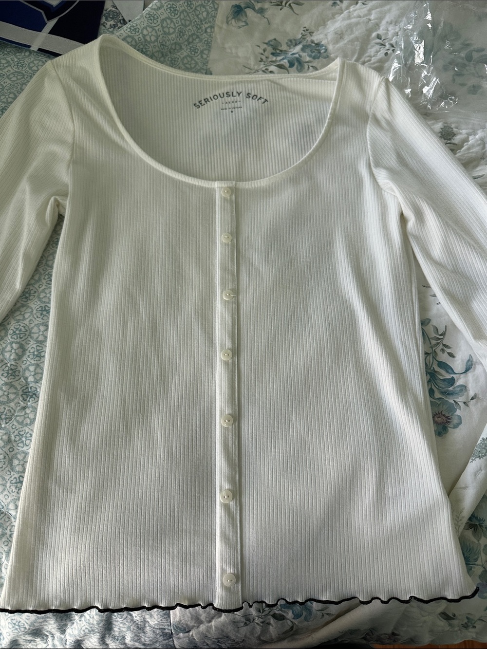 Aeropostale White Ribbed Button-Front Scoop Neck Top